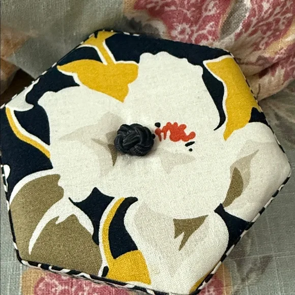 Vera Bradley Floral Hexagonal Fabric Box NWT - Picture 2 of 5